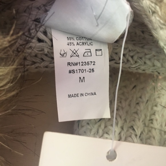 Northern Angel Faux Fur Knit Sweater Medium - Picture 6 of 6